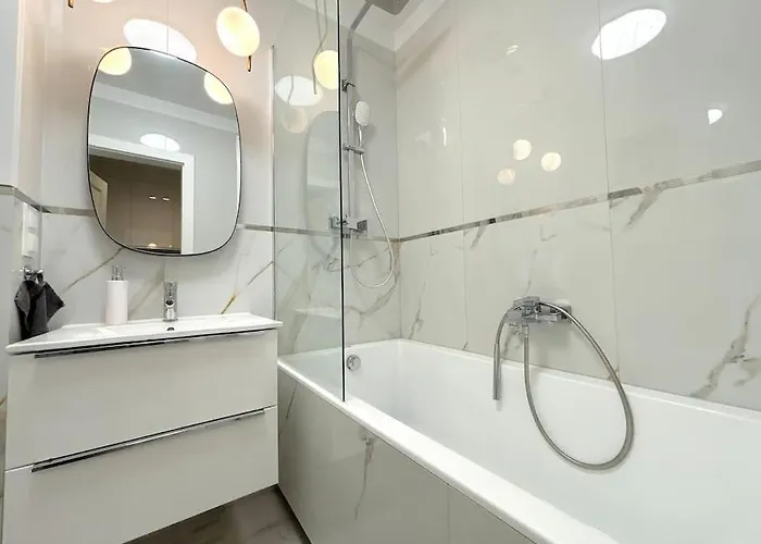 Halo 3 Check In 24h Privat Parking * Breslavia